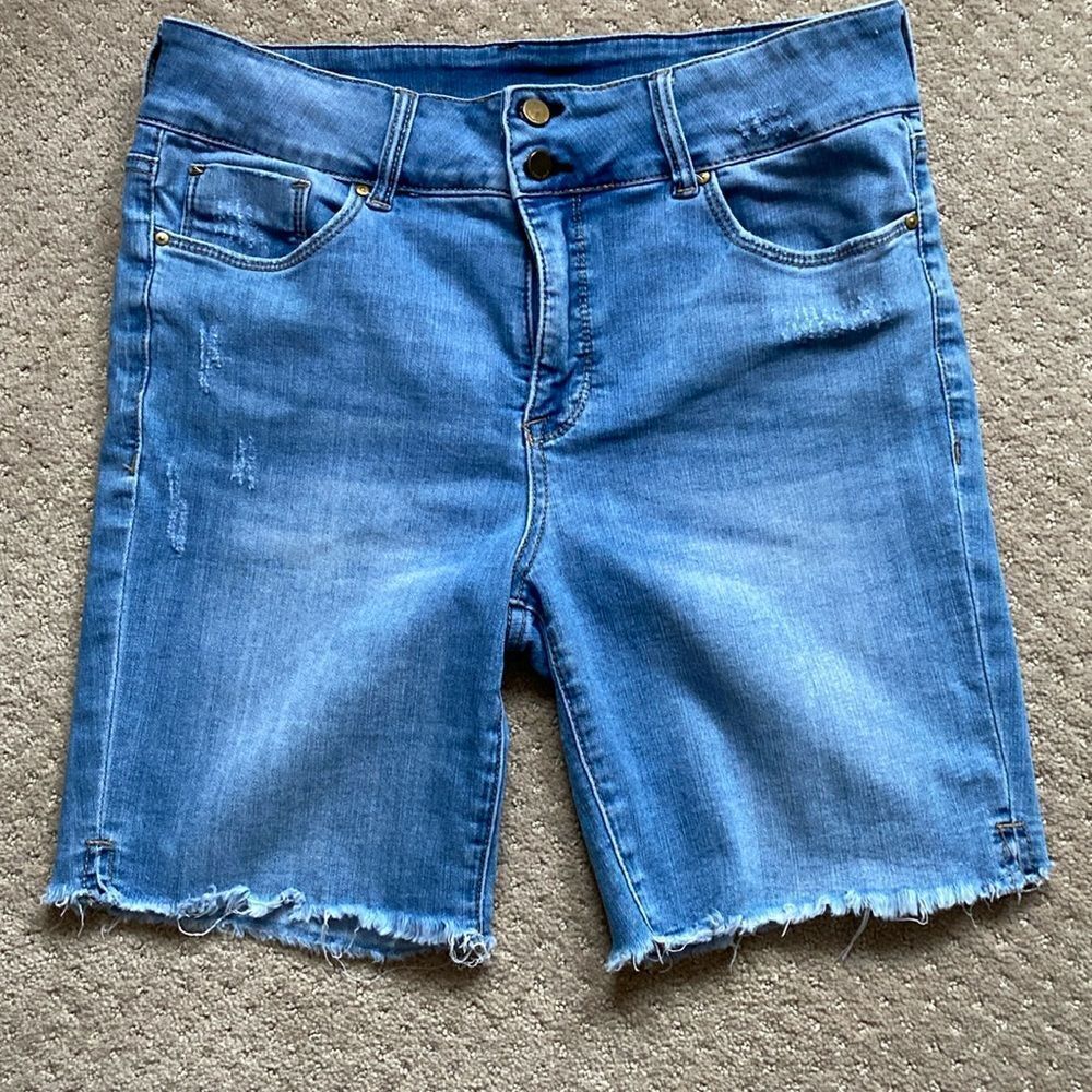 Seven7 Distressed Denim Shorts – Size 12 – Frayed Hem – Good Condition